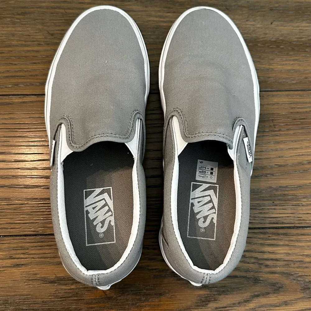 Vans Men/Women’s Canvas‎ Gray Slip-On Shoes size 7 women’s and 5.5 for men